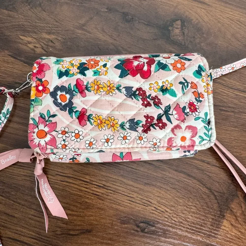 Vera‎ Bradley All-in-One Floral Crossbody/Wristlet Prairie Paisley
